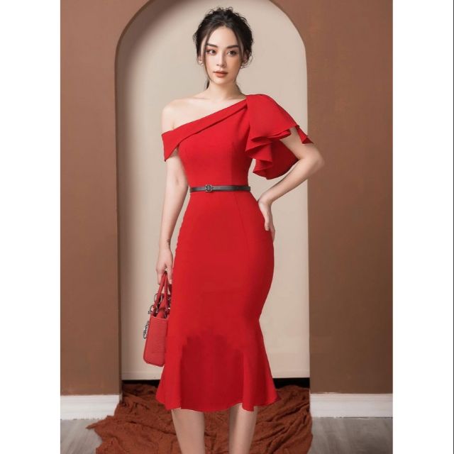 ĐẦM ÔM CỔ XÉO 1 TAY NGẮN