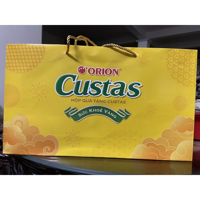 hộp quà tặng Custas 16 bánh( kèm túi xách)