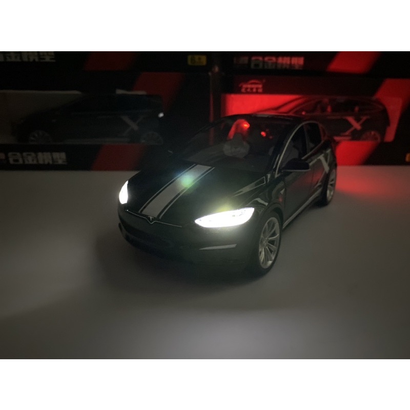 Mô hình xe Tesla X tỉ lệ 1:20