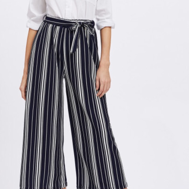 Quần culotte đen sọc trắng