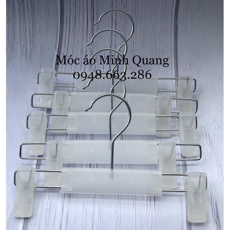 kẹp quần áo-kẹp nhựa trẻ em màu trắng-đầu móc tròn inox-chuyên dùng cho quần-áo-váy,.. trẻ em