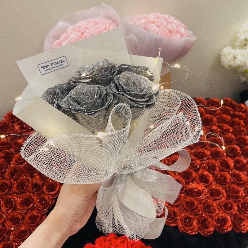 BÓ HOA NHŨ 7 BÔNG TẶNG KÈM TÚI, ĐÈN, THIỆP