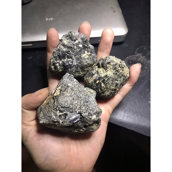 Đá thô thanh tẩy Black Tourmaline