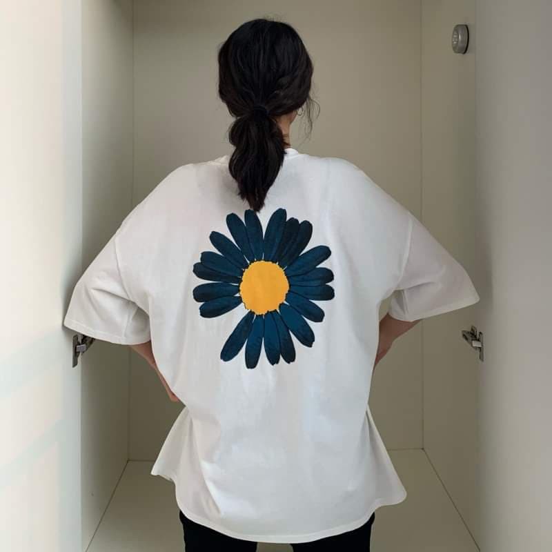 Áo phông thụng hoa cúc in lưng