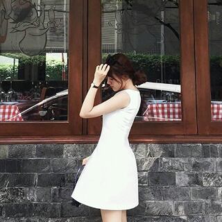 Đầm trắng dottie