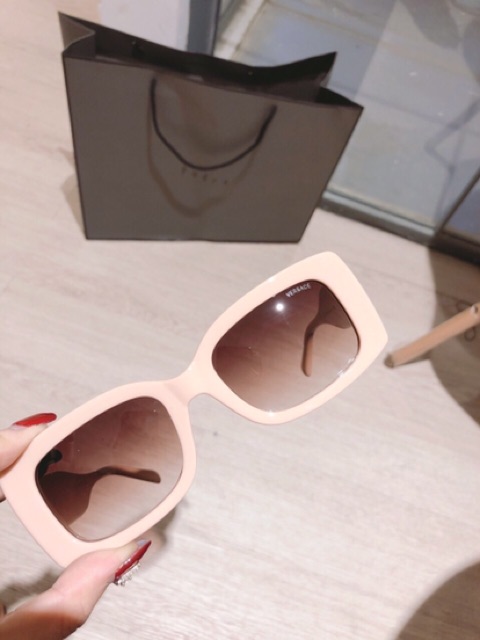 Kính mát thời trang nữ phong cách retro cao cấp. | BigBuy360 - bigbuy360.vn