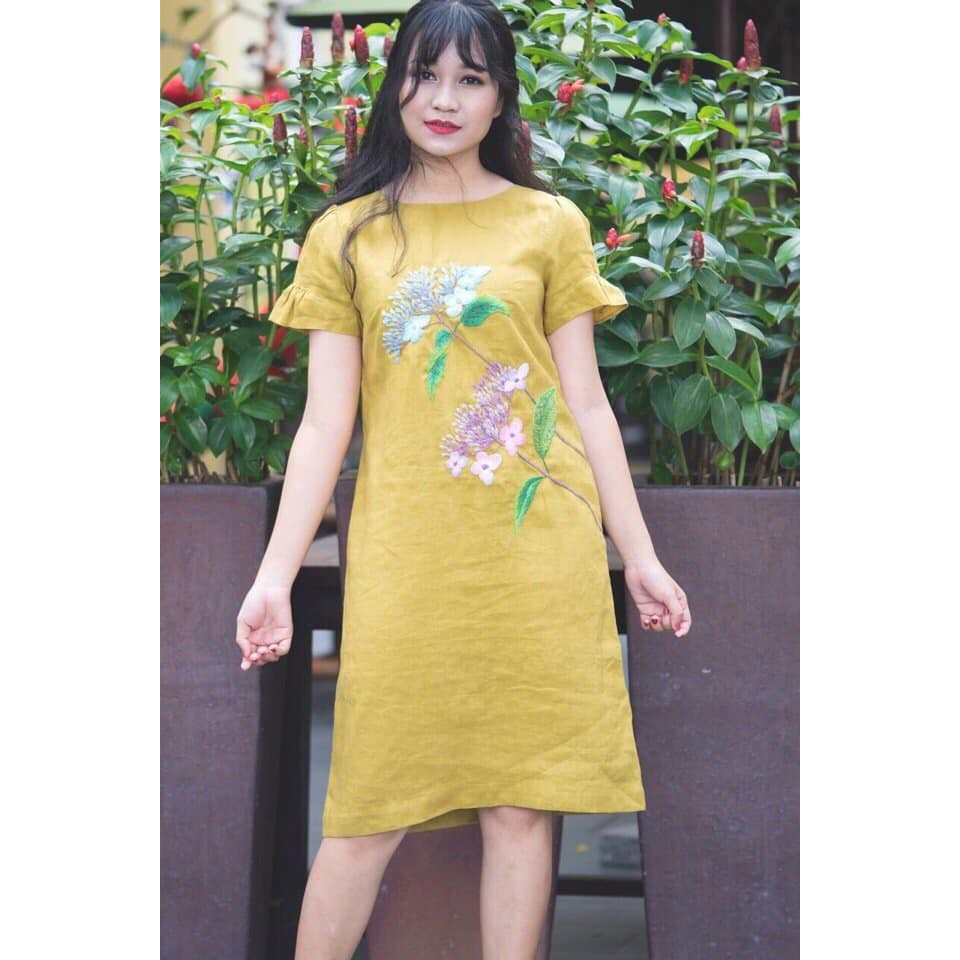 Đầm tơ thêu em đi giữa phố xuân giá 230K