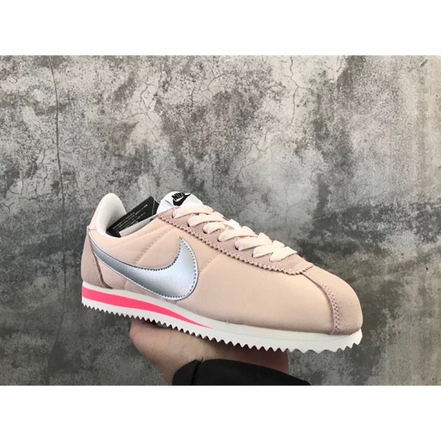 Giày thể thao nữ Nike cortez