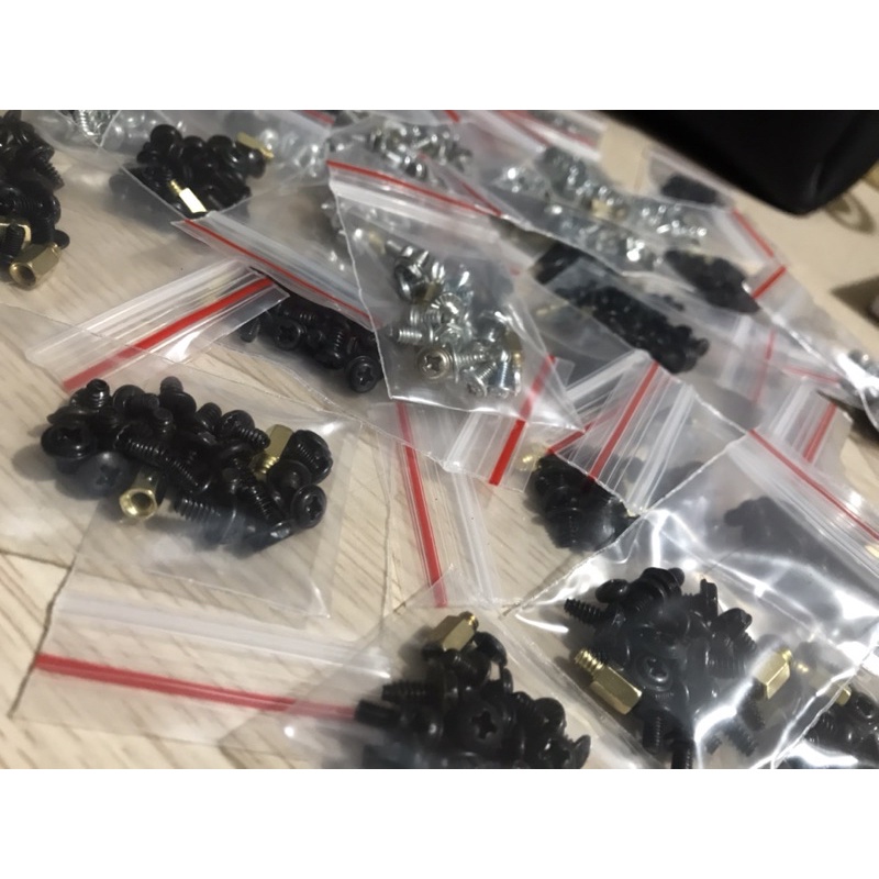 Ốc  bắt main lắp case đầy đủ