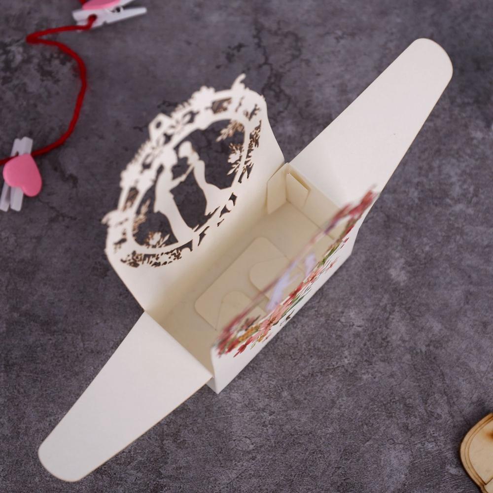 Hộp Đựng Kẹo Hình Cô Dâu Chú Rể Và Hoa Xinh Xắn