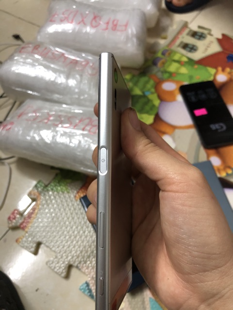 Điện thoại sony xperia Xz1 đẹp zin nguyên bản 100% ( chỉ bán hàng zin đẹp không có hàng cũ phẩy ) | BigBuy360 - bigbuy360.vn