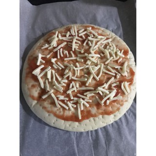 Đế bánh piza kèm sốt lá thơm