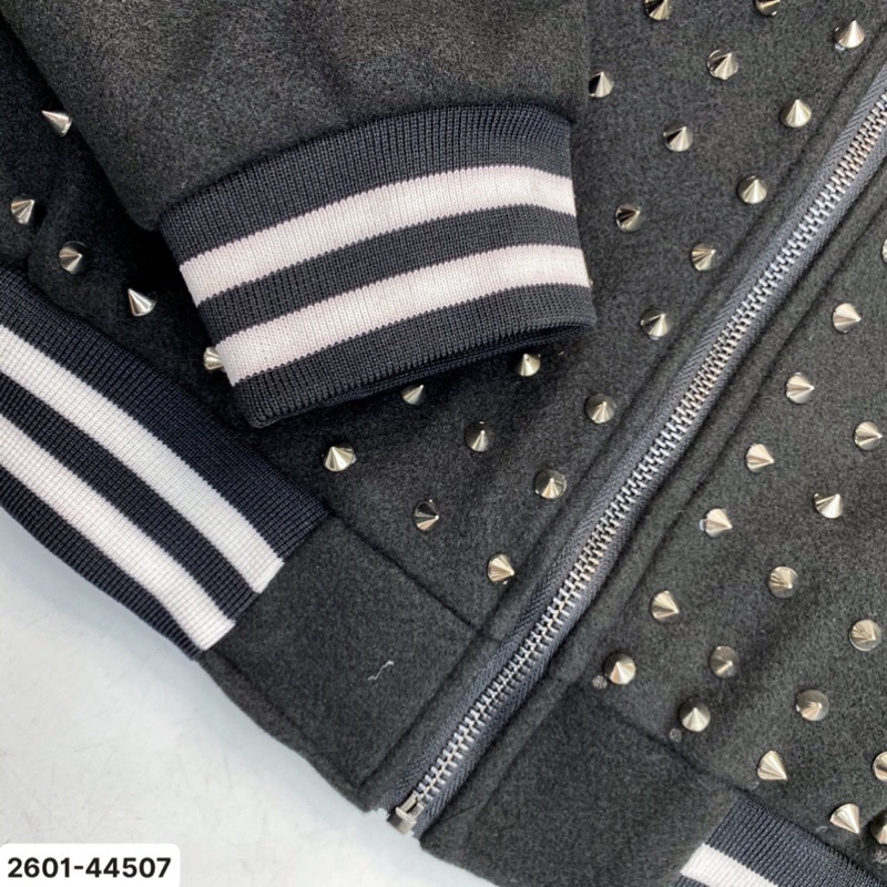 Aos khoacnam nữquản châu mẫu mới được  dính đá dinh màu đen không bao giờ hết hót thoải mái cho an em dạo phố hàng quảng