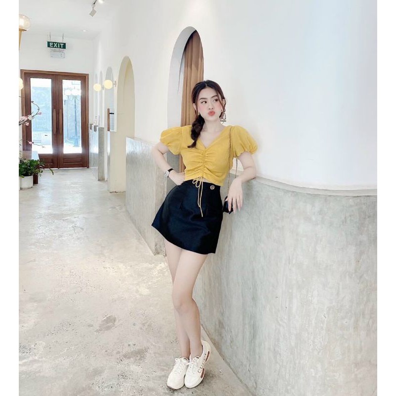 Áo crop top cổ tim tay phồng rút dây ngực.
