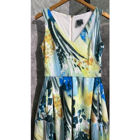 Đầm Sát Nách Dáng Xoè Xuất Dư