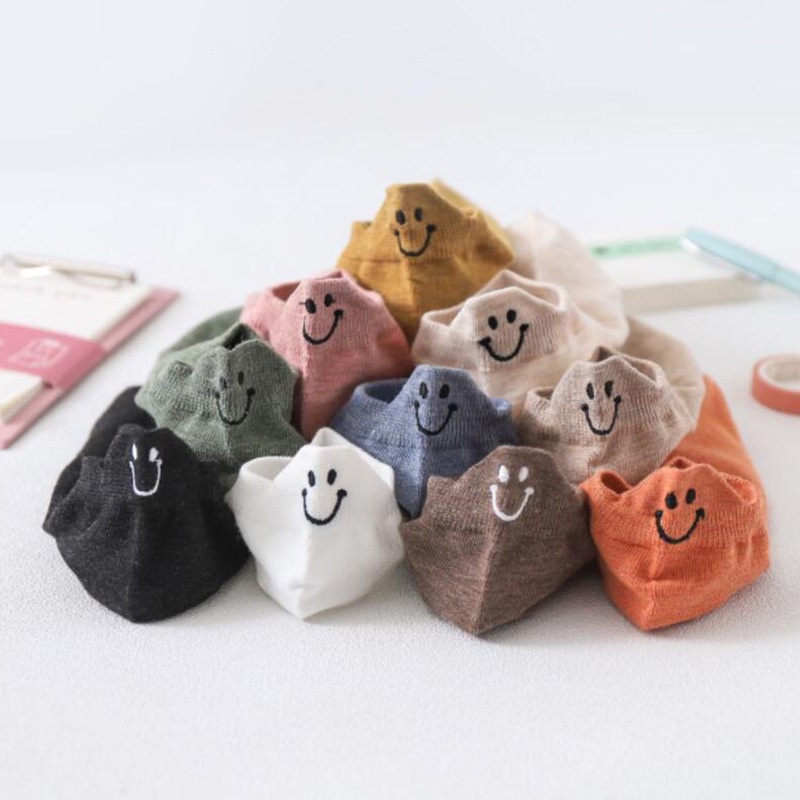 Vớ cotton cổ thấp màu trơn thêu họa tiết mặt cười dễ thương chống trượt dành cho nữ sinh