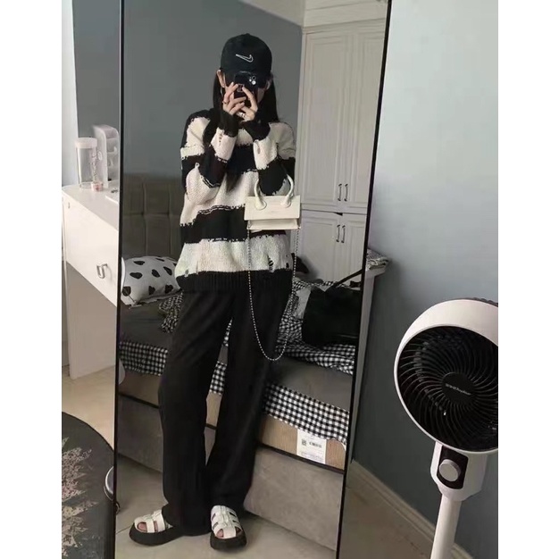 Áo len kẻ đen trắng hoạ tiết rách ulzzang | BigBuy360 - bigbuy360.vn