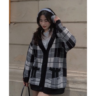 Áo len Cardigan kẻ trắng đen form to