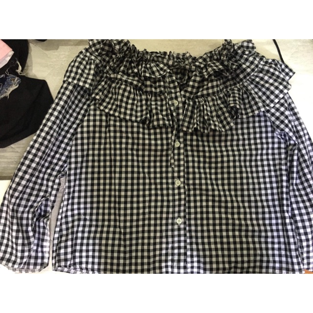 Pass áo trễ vai Tí Ngoan