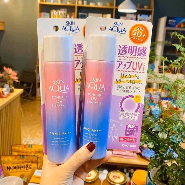 Xịt chống nắng SKIN AQUA TONE UP UV SPRAY