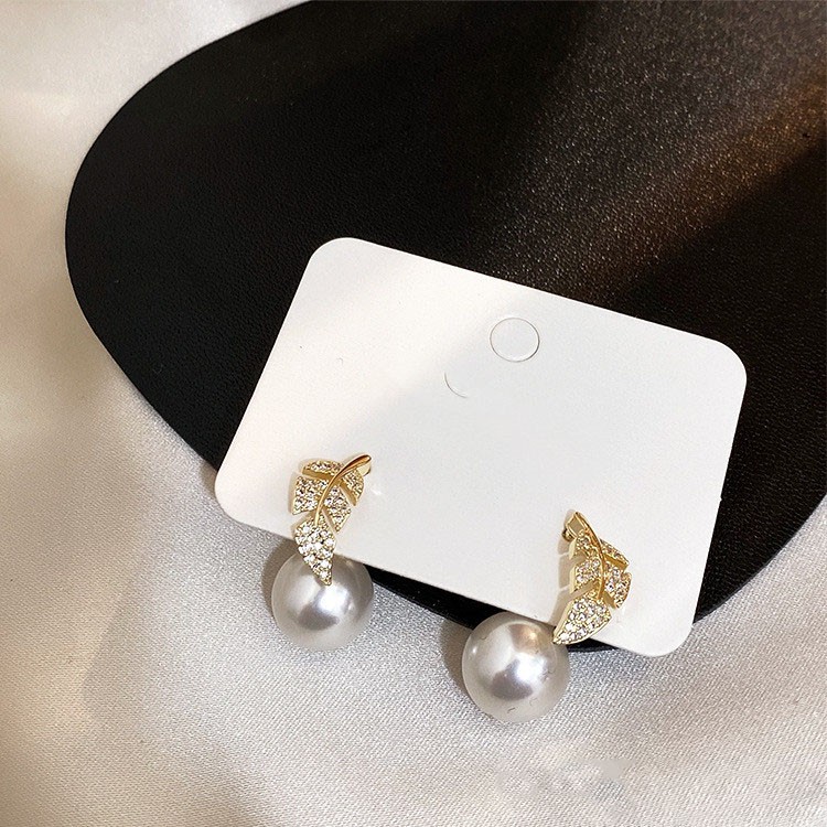 Đôi bông tai mạ bạc 925 hình chiếc lá đính hạt ngọc trai xinh xắn thời trang