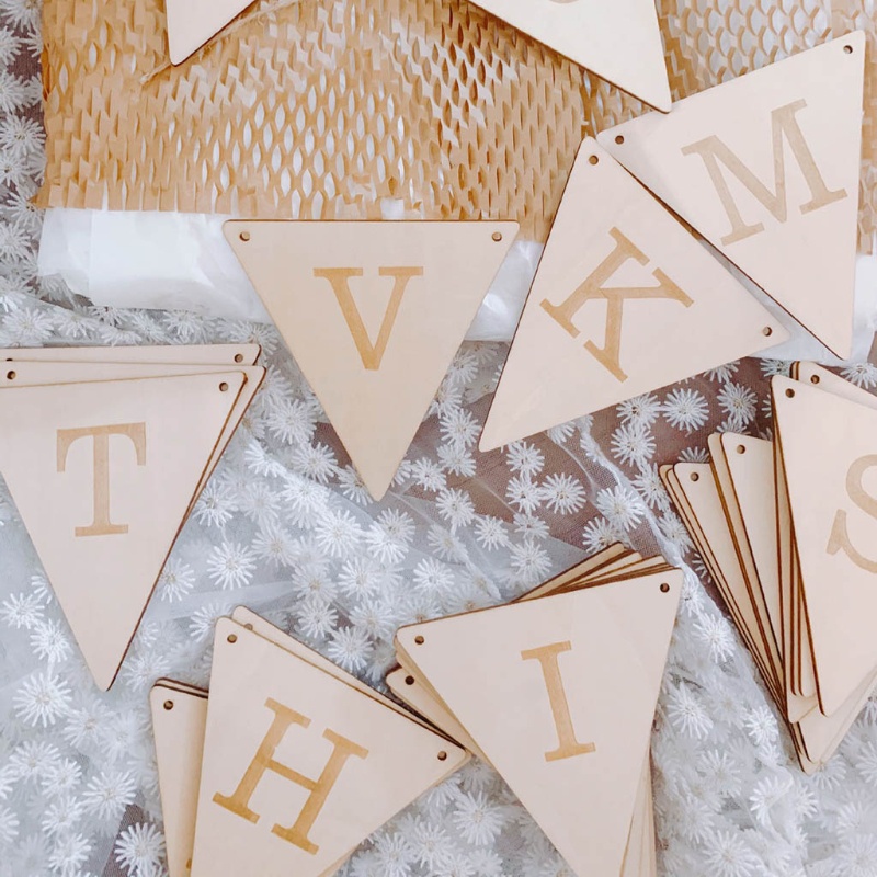 Set 33 Miếng Gỗ Hình Tam Giác Có Dây Treo Thẻ Chữ