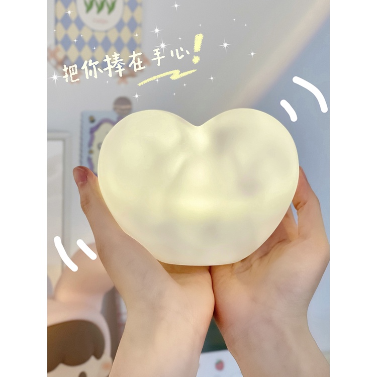 Đèn ngủ hình trái tim tinh tế dành cho trang trí phòng ngủ