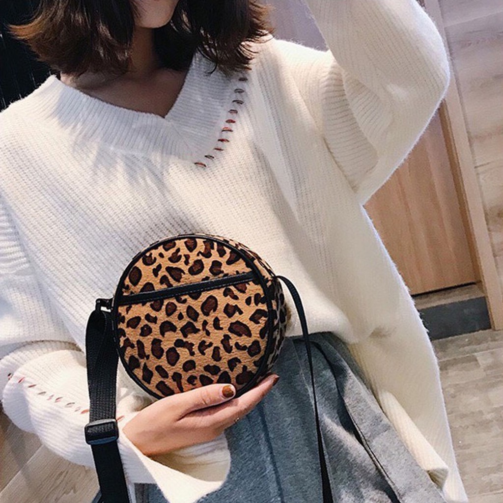 Túi đeo chéo nữ da báo dáng tròn tiện lợi B118