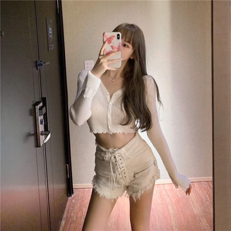 Áo len gân mỏng tay loe dáng croptop trendy 2021