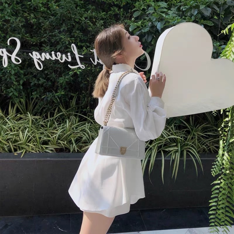 Set trang phục cho nữ áo sơ mi trắng mix quần shorts ngắn kèm thắt lưng phong cách pelum