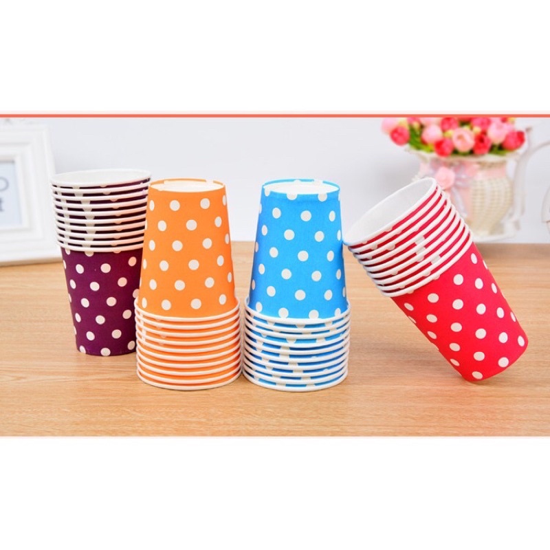 Ly cốc giấy chấm bi các màu trang trí bàn tiệc