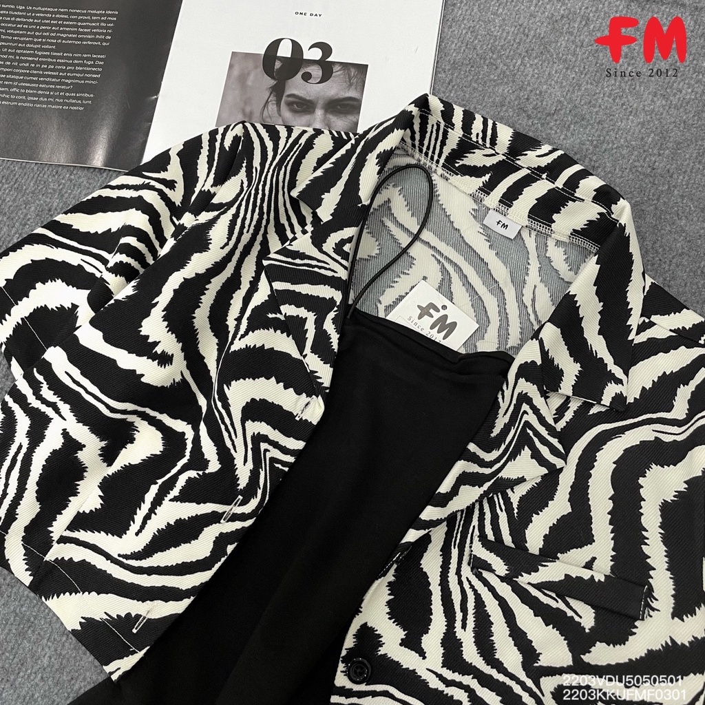 Áo khoác kiểu vest nữ FM Style croptop hoạ tiết ngựa vằn cá tính, năng động thời trang I Fm Style Online 220303400