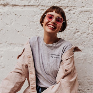 Áo thun tay ngắn unisex Chodole cho cả nam và nữ, chất liệu vải cotton in hình small boobs, big dreams