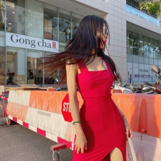 Đầm cổ vuông xẻ đùi