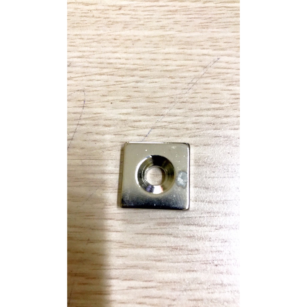 Nam châm viên 20x20x5mm lỗ 5
