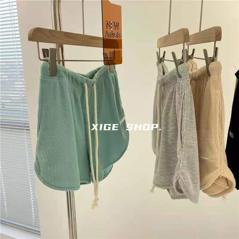 Quần đùi thể thao ống rộng màu trơn xinh xắn dễ phối đồ dành cho nữ