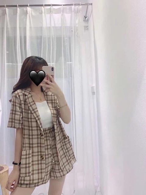 🥰 RESTOCK nhẹ nhàng full màu lunnn nè ! Tầm này diện Set vest kẻ hàn xẻng vẫn là BEST nhất nha! Hack tủi vô đốiii luní