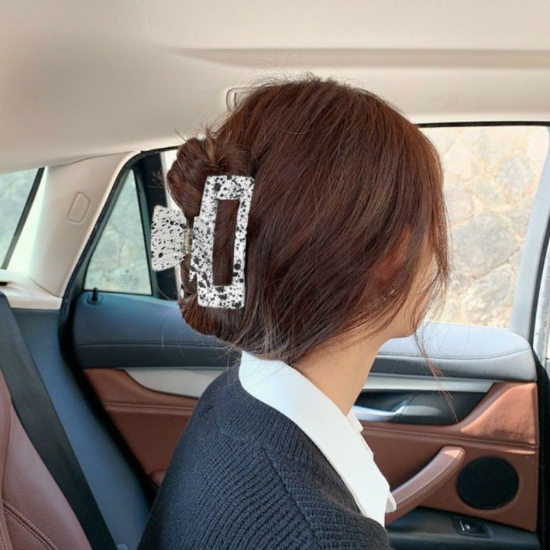Kẹp Càng Cua Bò Sữa Sang Trọng Hot Trend BiTi Store