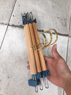 móc treo quần áo gỗ vàng (combo 20 móc và 20 kẹp )