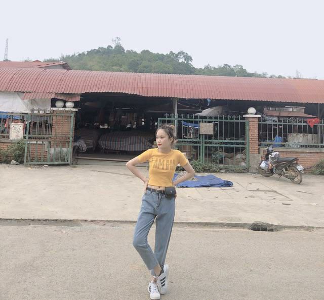 [Mã FAMAYWA giảm 10K đơn 50K] Áo Croptop in I AM GIA (hình thật, video) | BigBuy360 - bigbuy360.vn