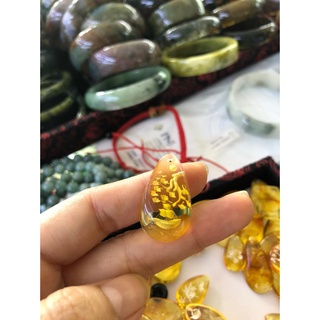 Mặt dây chuyền phong thủy đá hổ phách