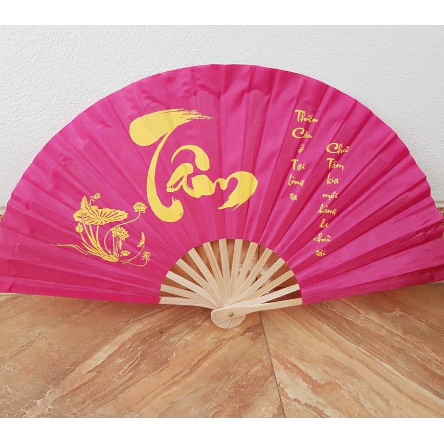 Quạt vải cầm tay nan tre phong thủy vẽ tranh và thư pháp nhiều màu