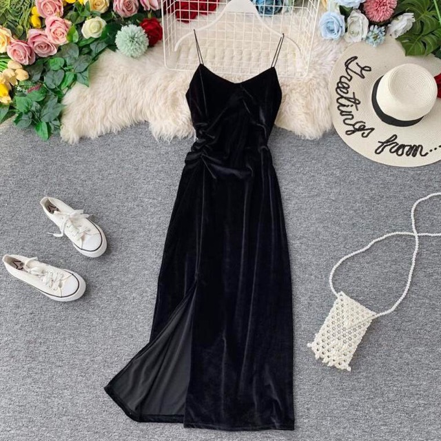 Đầm body hai dây nhung xẻ tà dáng dài. Váy body nhung xẻ sexy