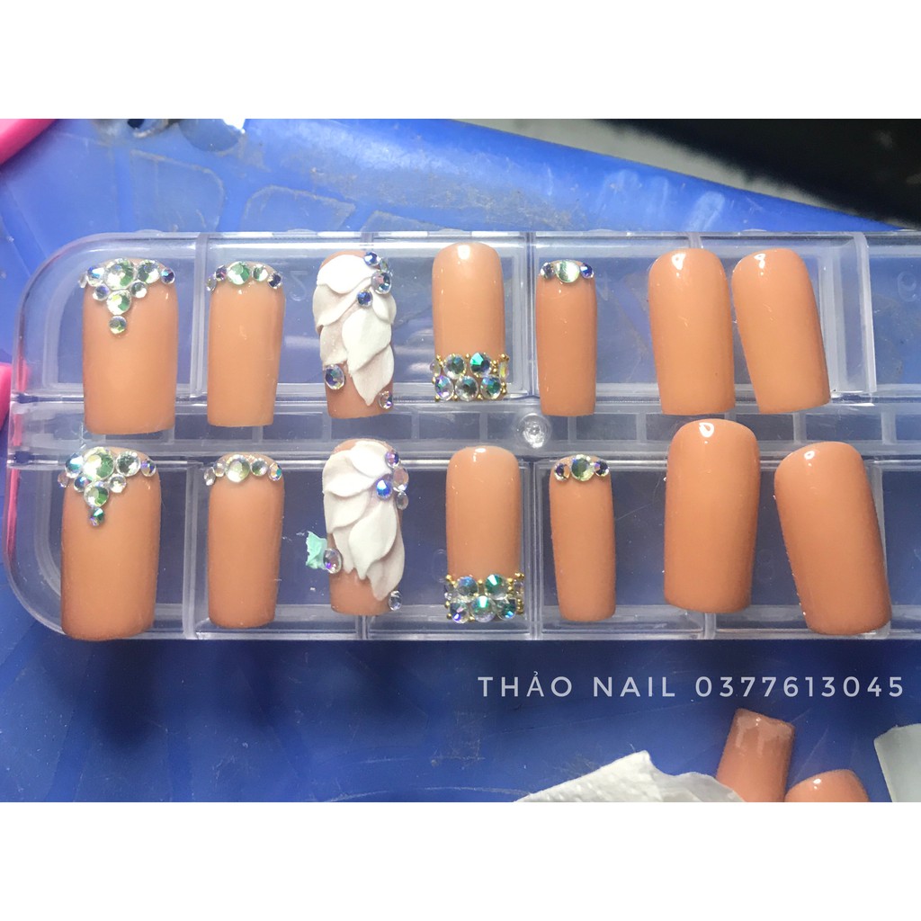 Móng tay giả nail thiết kế