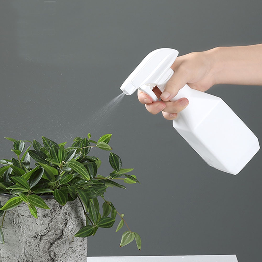 Bình Xịt Phun Sương Bằng Nhựa Màu Trắng Tiện Dụng