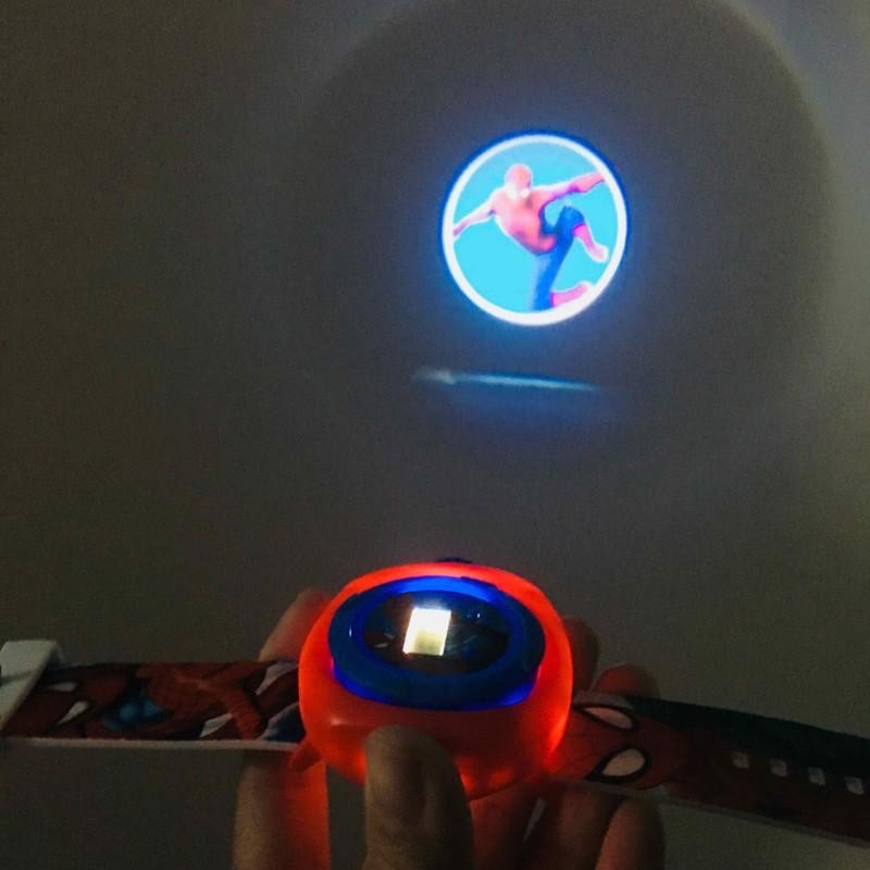 Đồng hồ đeo tay doremon/hello kitty/ spiderman/minion chiếu hình 3d cho bé