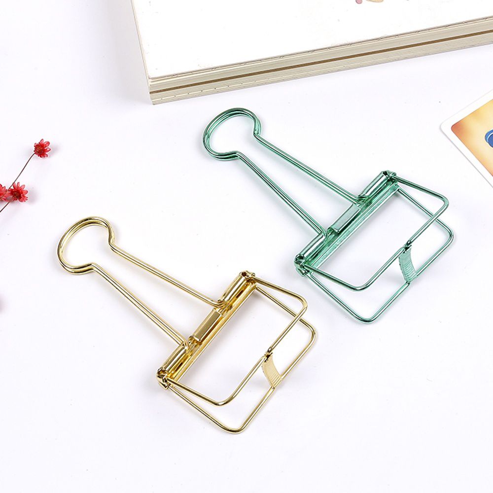 Set 2 Kẹp Giấy Bằng Kim Loại Thiết Kế Đục Lỗ Mới Tiện Dụng Cho Gia Đình / Trường Học