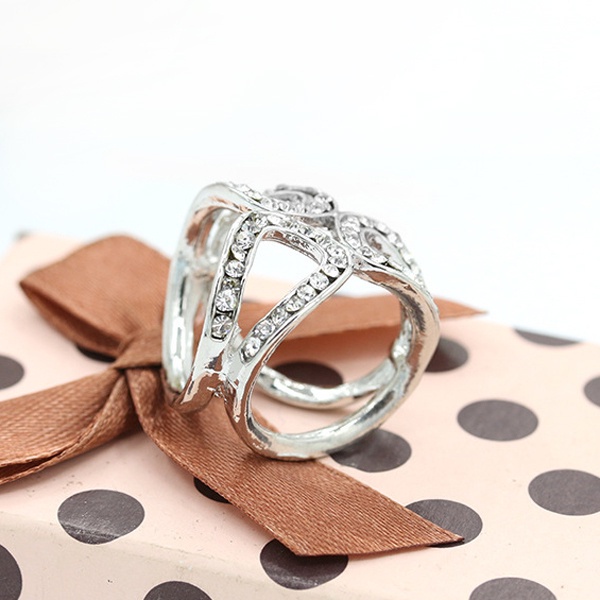 [HelleryVN] Kẹp Khăn Quàng Cổ 3 Vòng Đính Kim Cương Giả Thanh Lịch