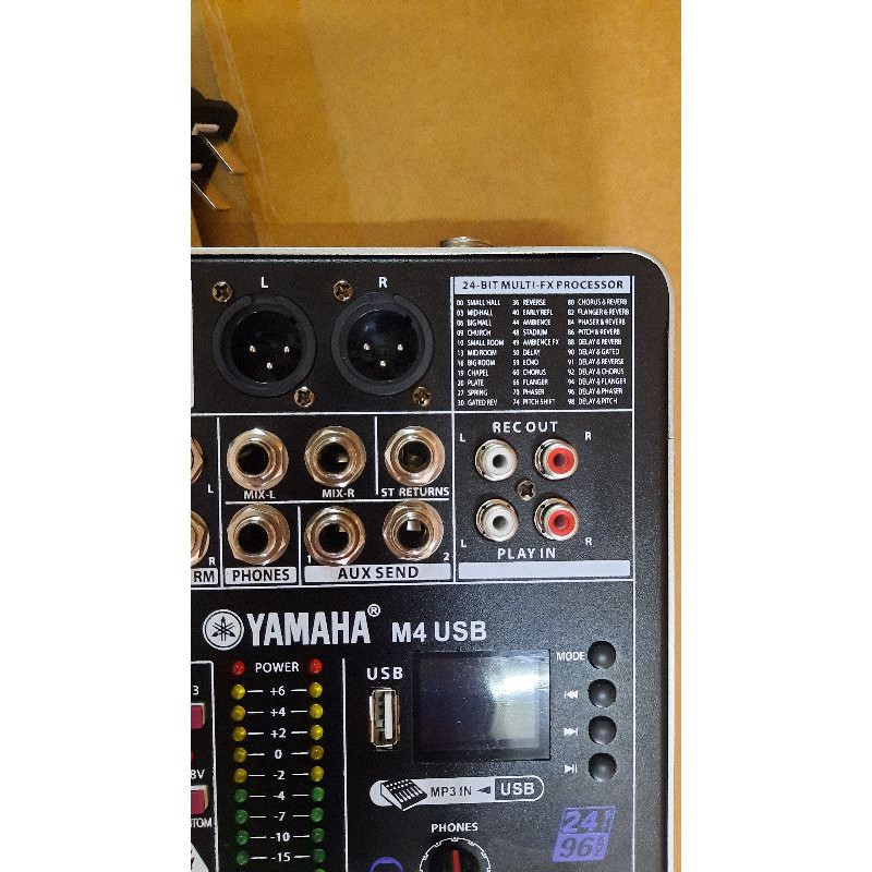 Bàn mixer Yamaha M4 - 99 hiệu ứng