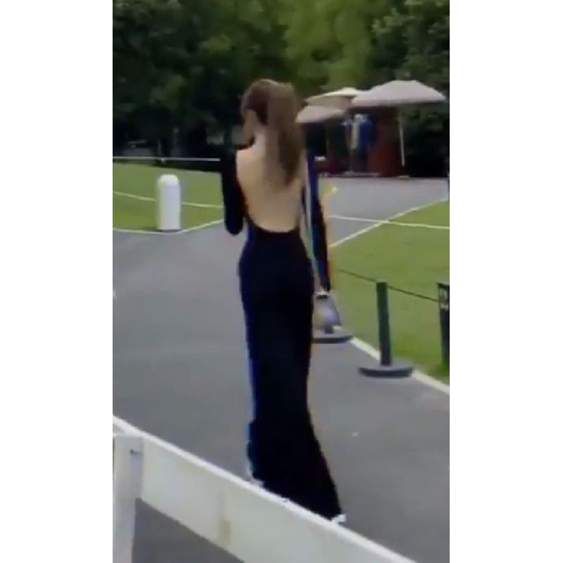 Jumsuit suông tay dài hở lưng siêu hot